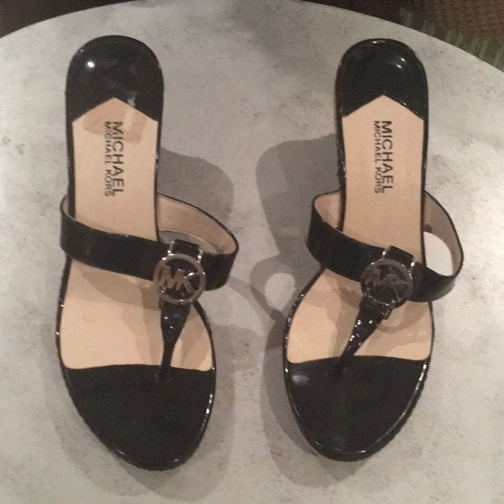 Michael Kors New w/ out box sandals. 8M